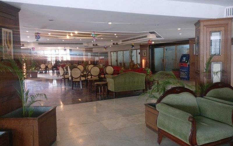 Hotel Raj Hans, 파리다바드 외부 사진