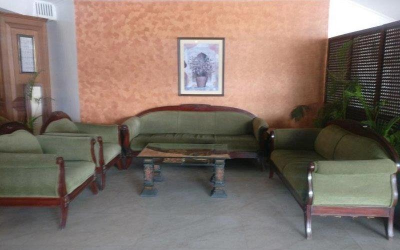 Hotel Raj Hans, 파리다바드 외부 사진
