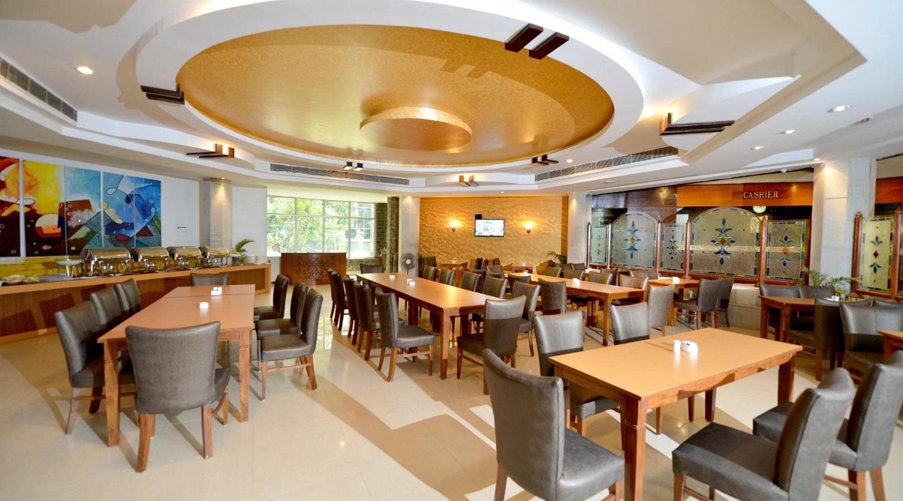 Hotel Raj Hans, 파리다바드 외부 사진
